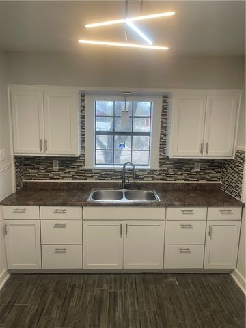 916 S Reynolds St, Alice, TX 78332