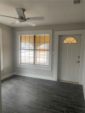 916 S Reynolds St, Alice, TX 78332