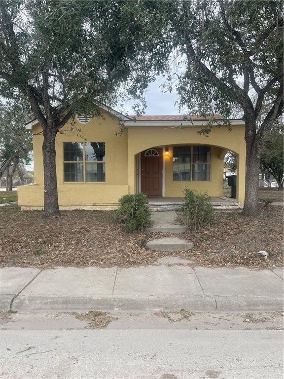 916 S Reynolds St, Alice, TX 78332