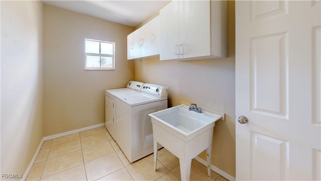 1924 NW 16th PL, Cape Coral, FL 33993