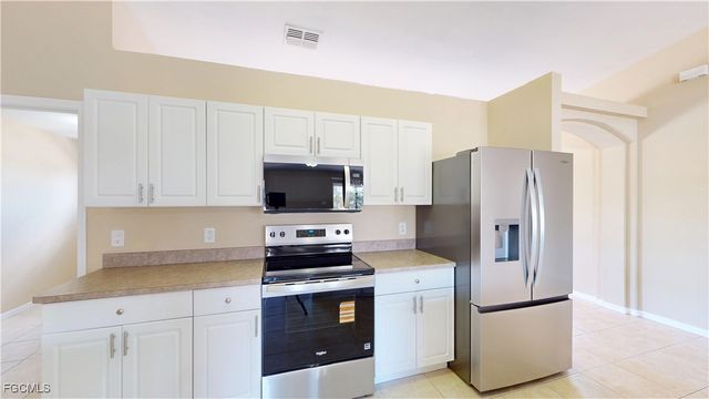 1924 NW 16th PL, Cape Coral, FL 33993