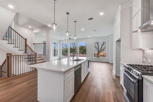 806 Fisher Street A, Houston, TX 77018