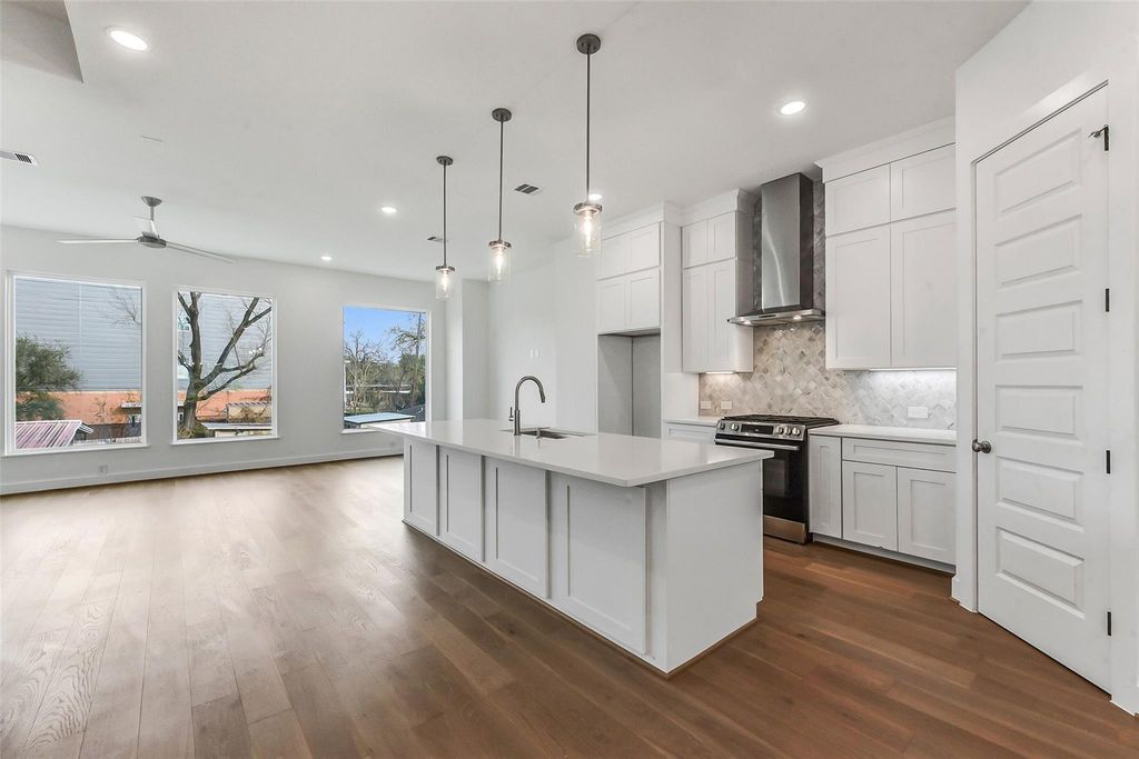 806 Fisher Street A, Houston, TX 77018