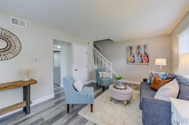 1013 Pine Street, St Charles, MO 63301