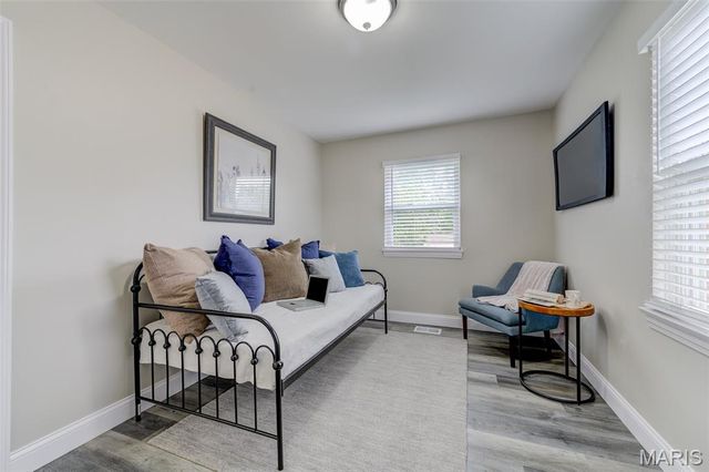 1013 Pine Street, St Charles, MO 63301