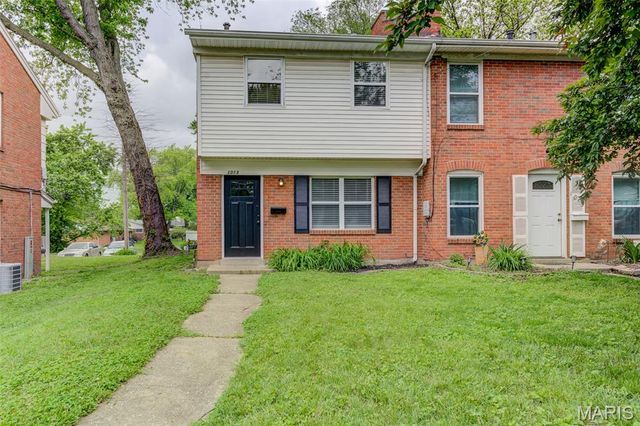 1013 Pine Street, St Charles, MO 63301