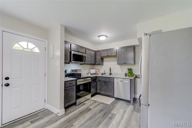1013 Pine Street, St Charles, MO 63301
