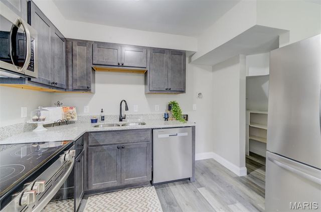 1013 Pine Street, St Charles, MO 63301