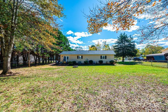 3567 Smithfield Drive NW, Conover, NC 28613