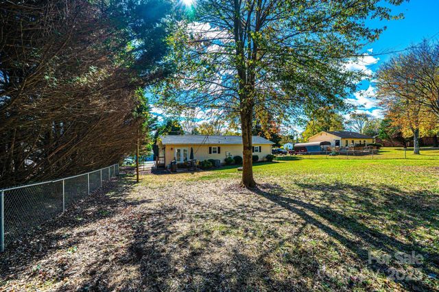 3567 Smithfield Drive NW, Conover, NC 28613