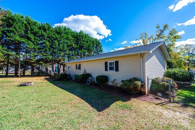 3567 Smithfield Drive NW, Conover, NC 28613