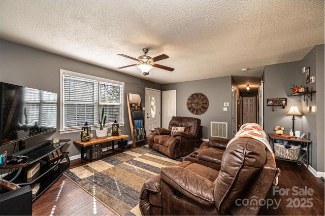 3567 Smithfield Drive NW, Conover, NC 28613