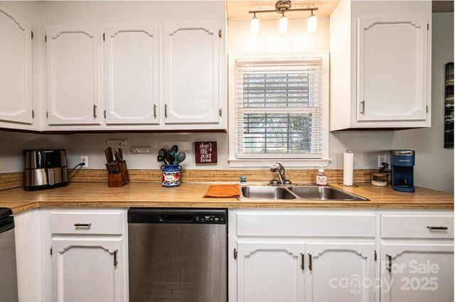 3567 Smithfield Drive NW, Conover, NC 28613