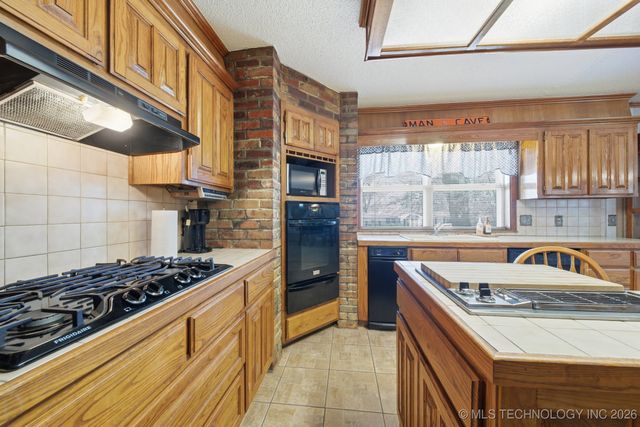 528 S 20th Street, Collinsville, OK 74021