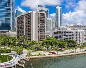 1450 Brickell Bay Dr 1606, Miami, FL 33131