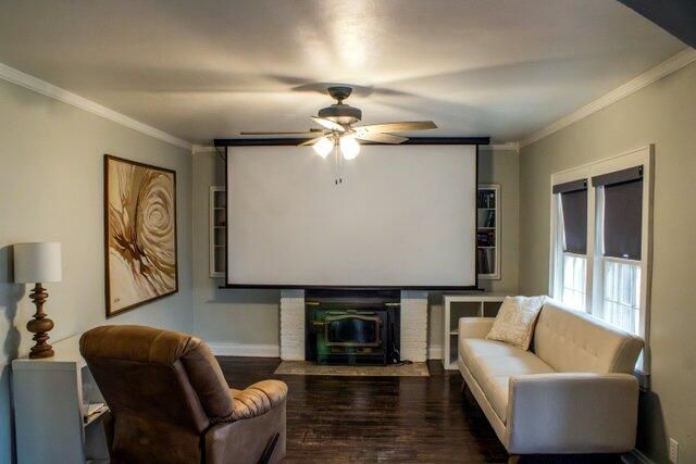 202 N Hemphill Street, Crane, MO 65633