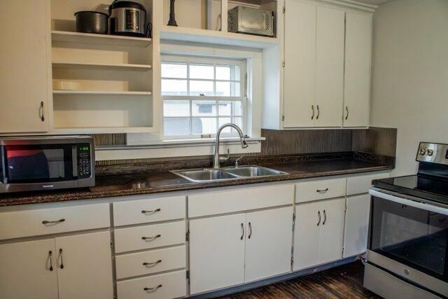 202 N Hemphill Street, Crane, MO 65633