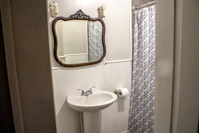 202 N Hemphill Street, Crane, MO 65633