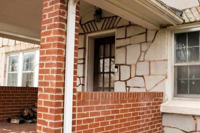 202 N Hemphill Street, Crane, MO 65633