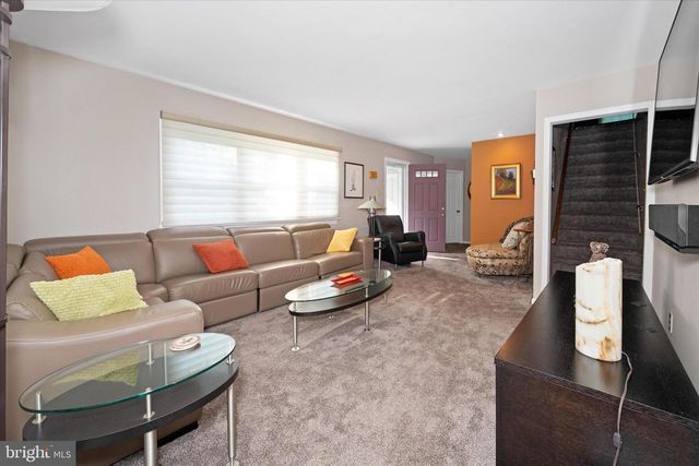 2302 MARSH RD, Wilmington, DE 19810