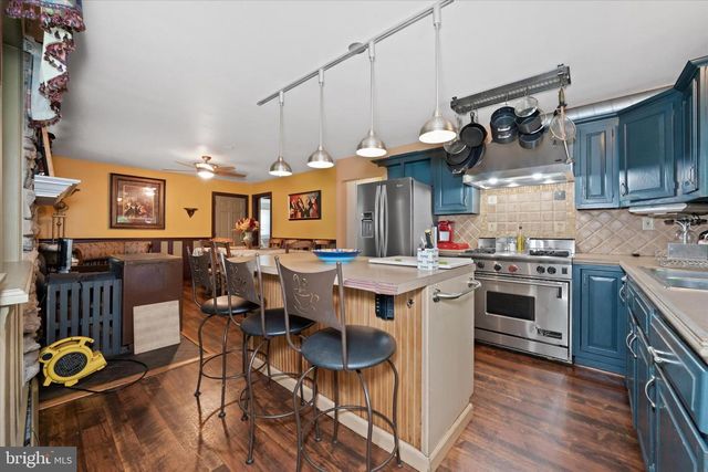 2302 MARSH RD, Wilmington, DE 19810