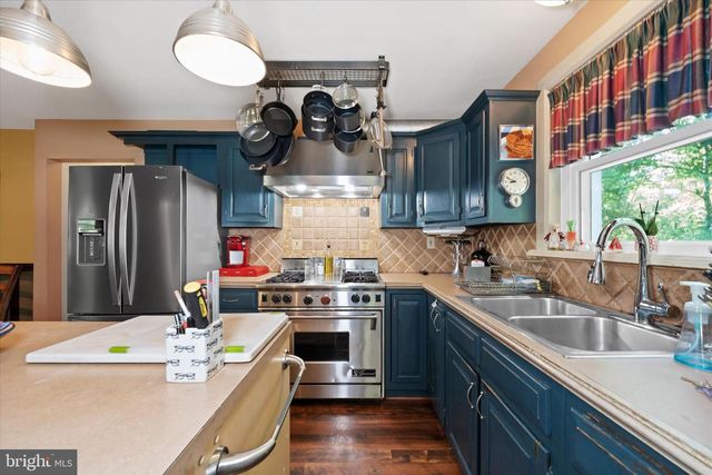 2302 MARSH RD, Wilmington, DE 19810