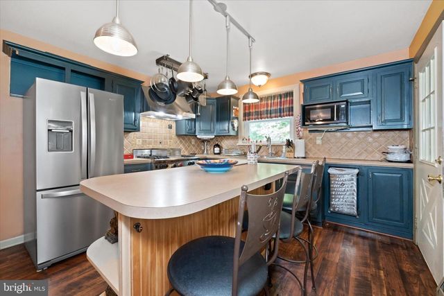 2302 MARSH RD, Wilmington, DE 19810