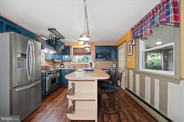2302 MARSH RD, Wilmington, DE 19810