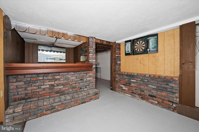 2302 MARSH RD, Wilmington, DE 19810