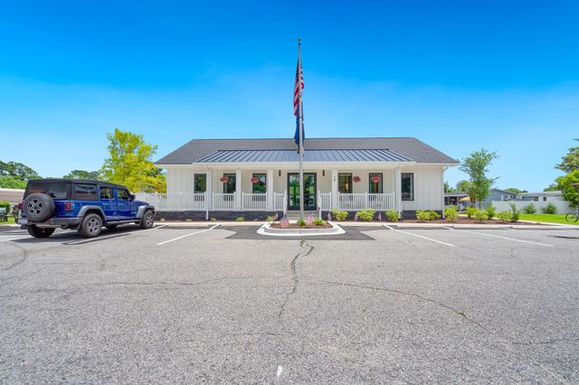 17 Crooked Island Circle, Murrells Inlet, SC 29576