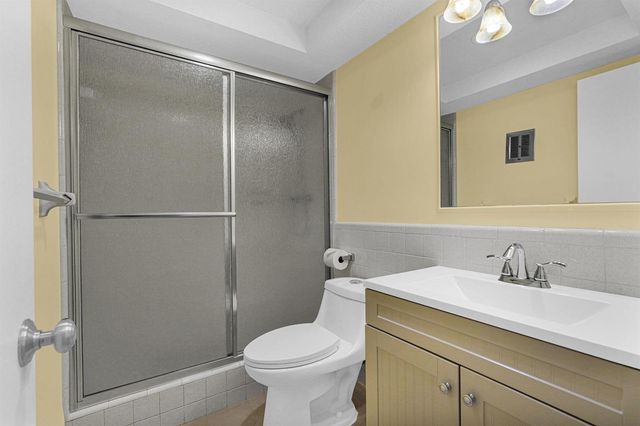 2121 NE 68th Street 209, Fort Lauderdale, FL 33308