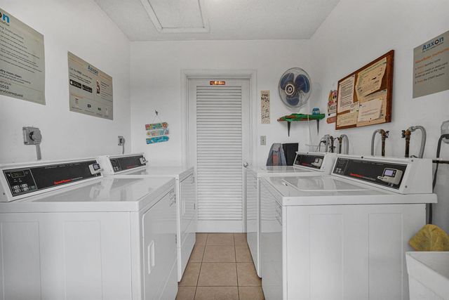 2121 NE 68th Street 209, Fort Lauderdale, FL 33308