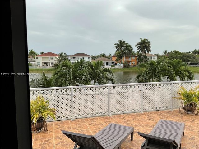 15350 SW 11 ST, Miami, FL 33178