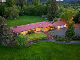 2233 RIVERSIDE Dr, Myrtle Creek, OR 97457