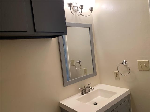 10447 Doc Holliday TRL A, Austin, TX 78753