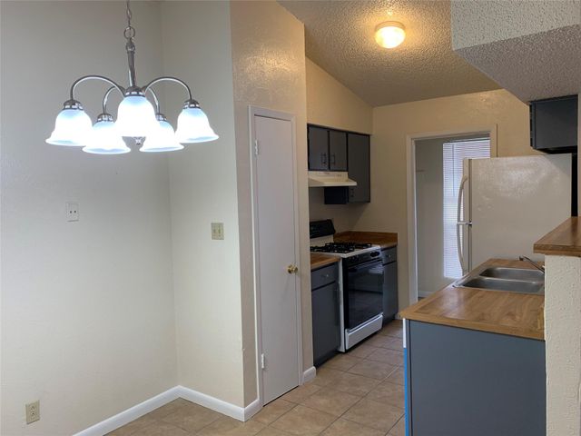 10447 Doc Holliday TRL A, Austin, TX 78753