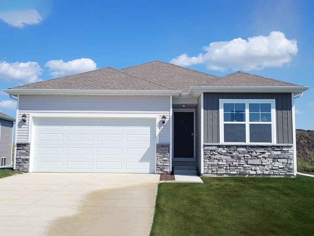 5709 153rd Street, Urbandale, IA 50111