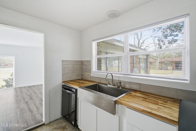 1612 W 7th Street, Hattiesburg, MS 39401