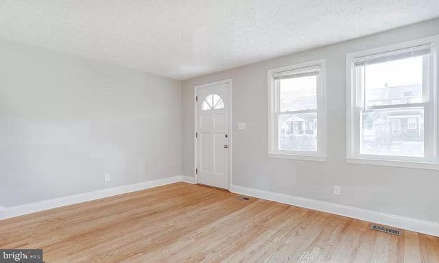 1046 ELM RD, Halethorpe, MD 21227