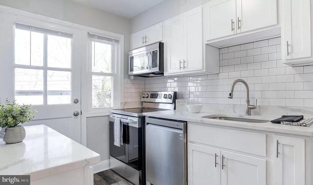 1046 ELM RD, Halethorpe, MD 21227