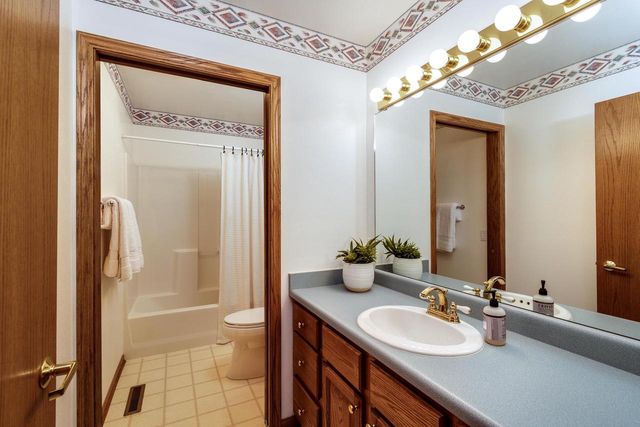 16 Hidden Hollow Trail, Madison, WI 53717