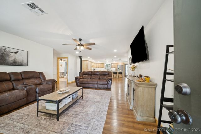 3340 SE 1083 Road, Red Oak, OK 74563