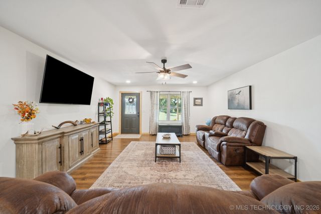 3340 SE 1083 Road, Red Oak, OK 74563