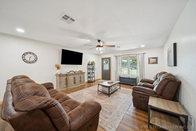 3340 SE 1083 Road, Red Oak, OK 74563