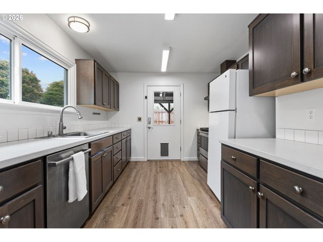 3913 Nw LAVINA St, Vancouver, WA 98660