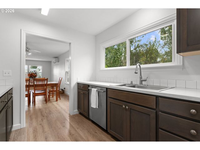 3913 Nw LAVINA St, Vancouver, WA 98660