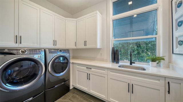 558 VENICE LANE, Sarasota, FL 34242