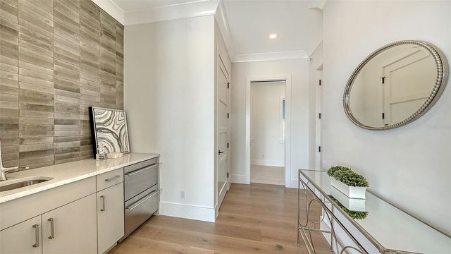 558 VENICE LANE, Sarasota, FL 34242