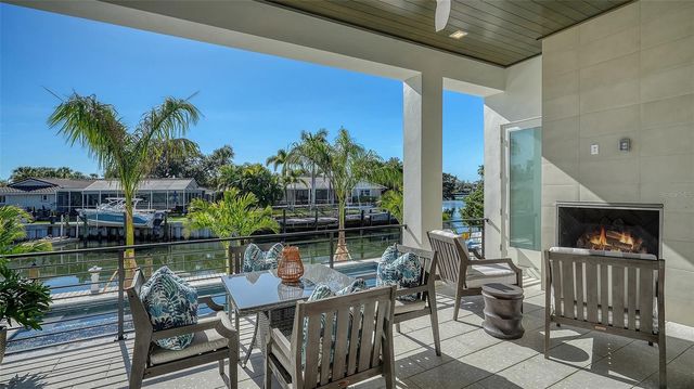 558 VENICE LANE, Sarasota, FL 34242