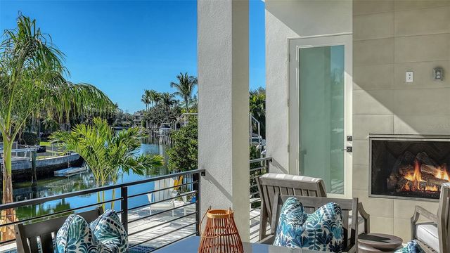 558 VENICE LANE, Sarasota, FL 34242